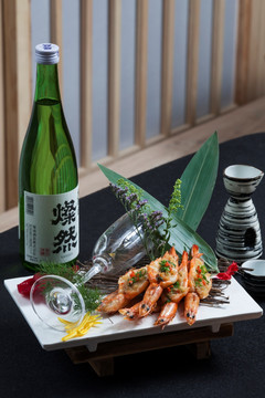 蒜蓉虾和日本酒