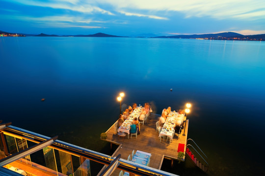 爱琴海海边晚餐