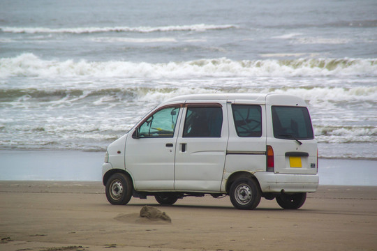 海滨沙滩 四驱车