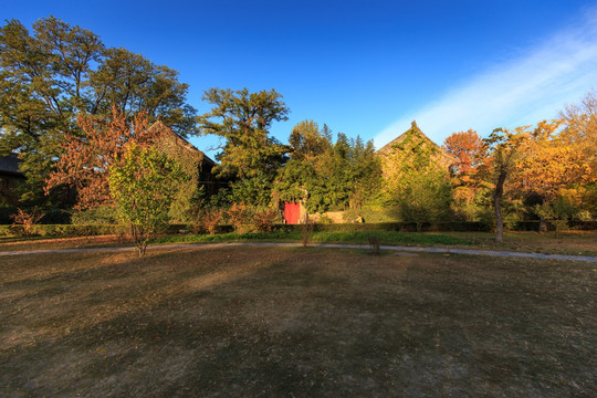 北大校园风光静园草坪燕京六院