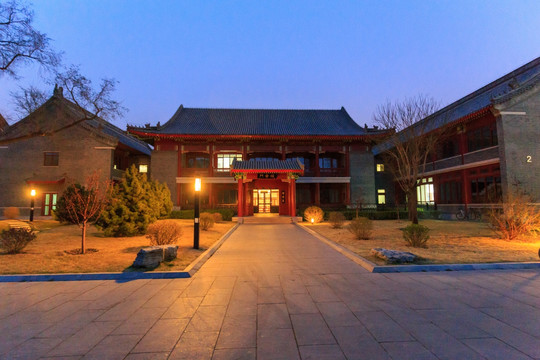 北大李兆基人文学苑哲学系夜景