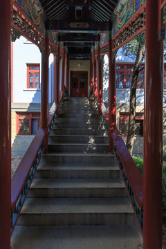 北京大学校园古建筑回廊