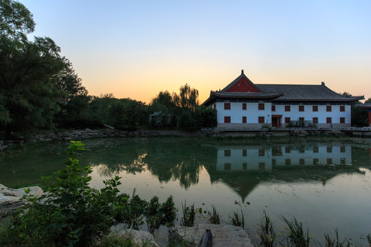 北京大学鸣鹤园红湖考古教学楼