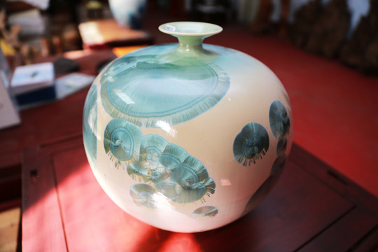 台湾玉石花瓶 瓷瓶 瓷器