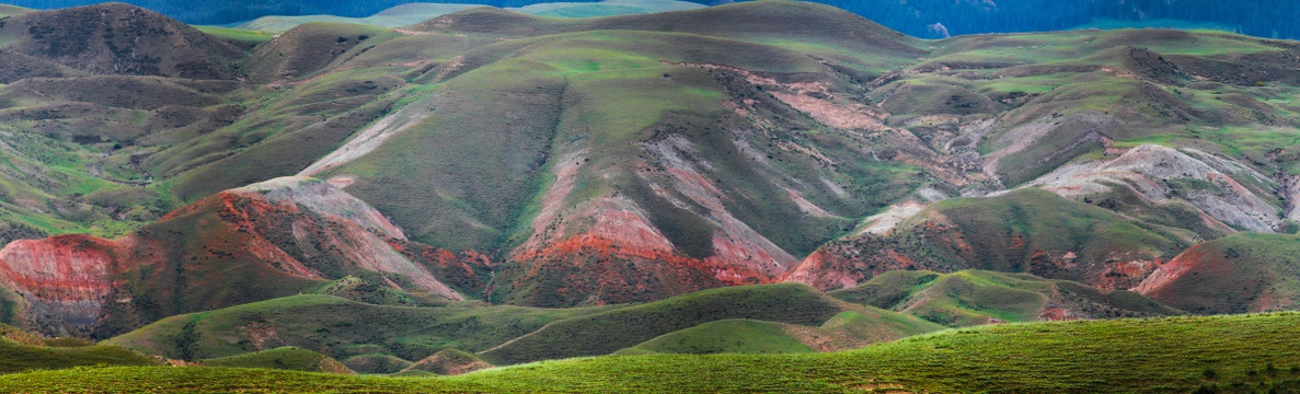 全画幅天山山脉