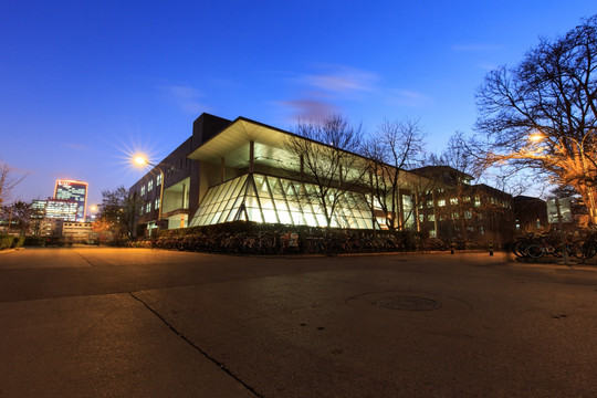 北京大学校园农园食堂餐厅夜景