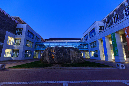 北京大学光华管理学院敢当石夜景