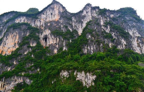 九马画山石壁