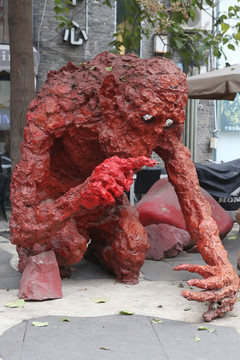 红色大猩猩雕塑