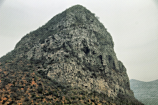 北方 荒山 枯草