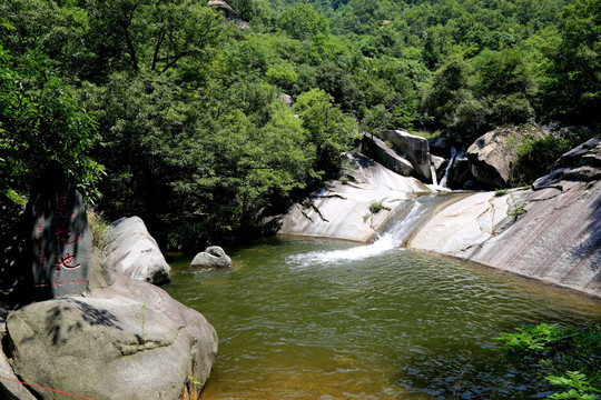 山涧溪水