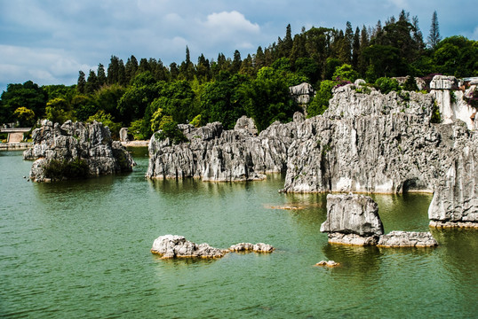 水面远山