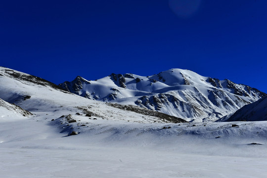 岗什卡雪山