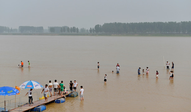 黄河戏水 黄河游玩