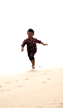 儿童海边 晨练 海滩
