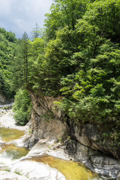 山间溪流 溪水潺潺