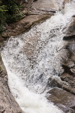 山间溪流 溪水潺潺