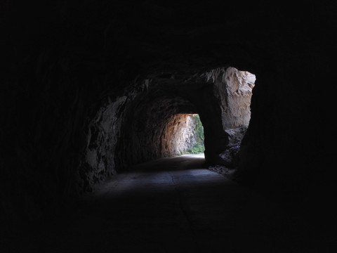 挂壁公路内部特写