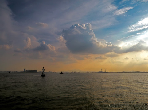 青岛胶州湾夕阳晚霞全景