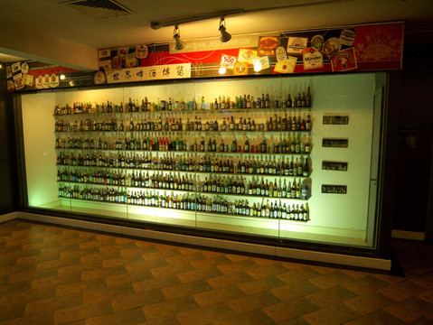 青岛啤酒世界啤酒博览展示橱窗