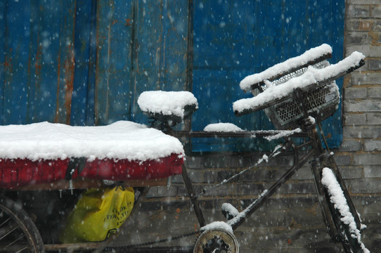 雪中三轮车