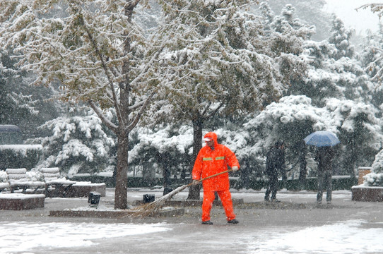 雪中清洁工