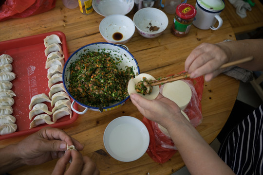 包饺子