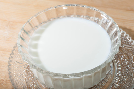 一碗牛奶