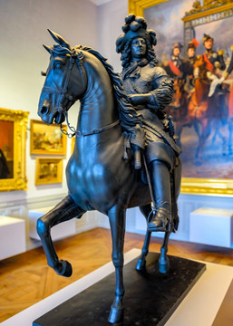 凡尔赛宫骑马人像雕塑
