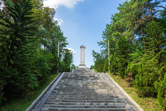 陆川人民英雄纪念碑