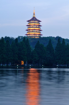 杭州雷峰塔夜色