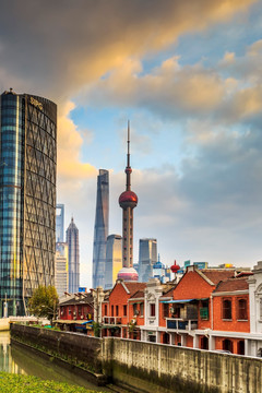 上海新老建筑对比