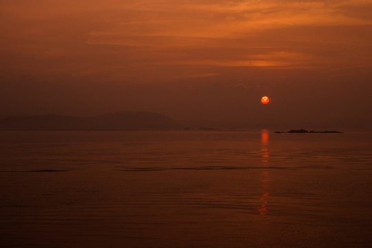 日出 海面