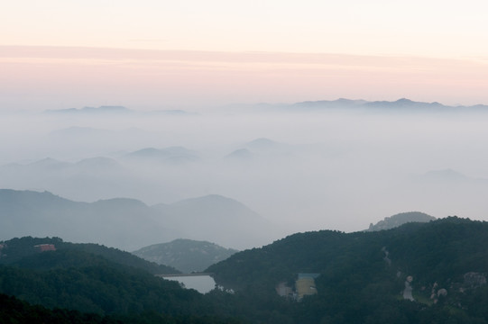 朦胧大山