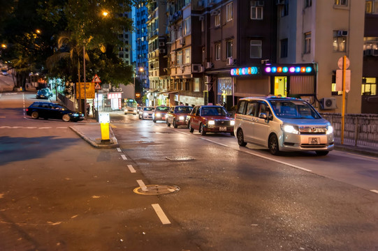 夜晚的香港交通