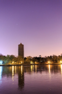 北大校园风光未名湖博雅塔夜景