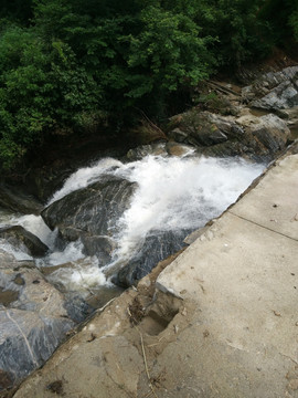 山路 流水 自然 石头