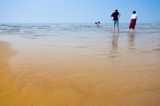 海边的情侣