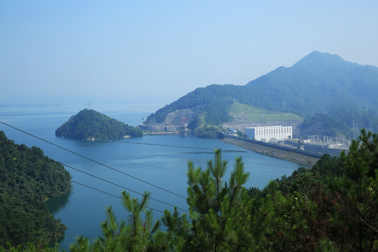 亚洲第一大土坝柘林湖大坝