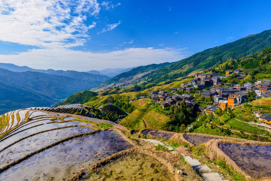 龙脊梯田阳光山谷