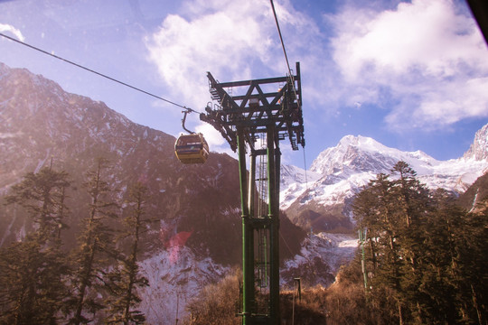 雪山登山索道