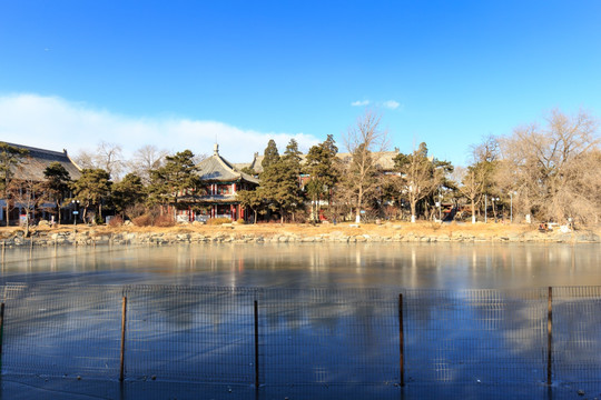 北大校园未名湖红四楼备斋体斋