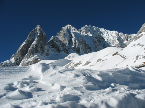 雪山之巅