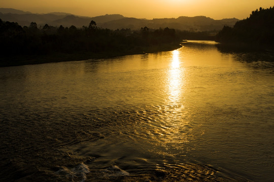 马边河夕照