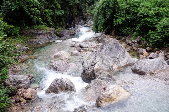 大山溪流