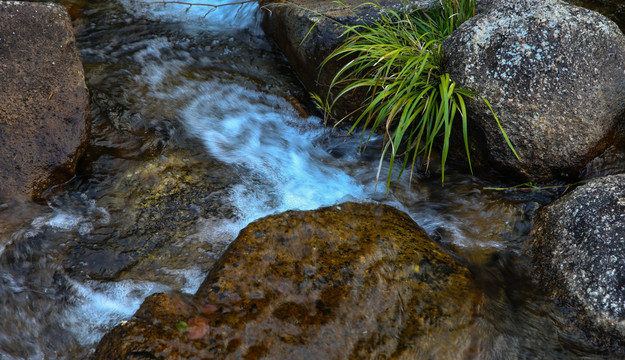 溪水