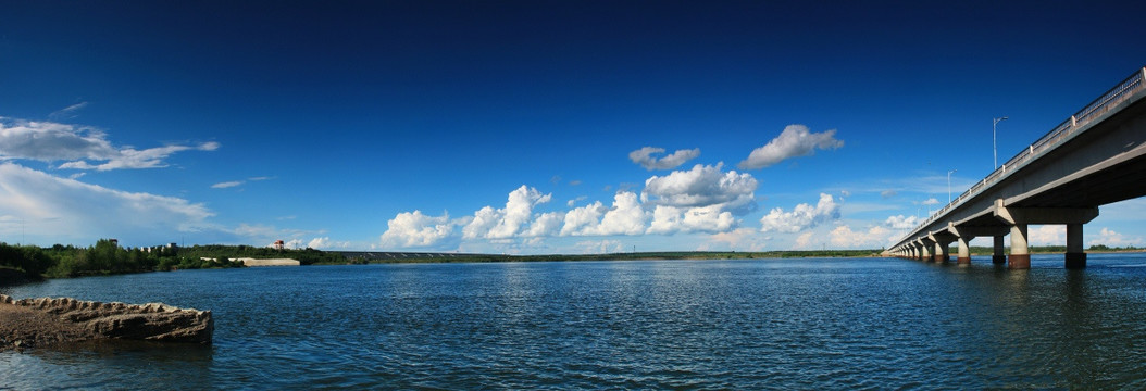 尼尔基湖全景