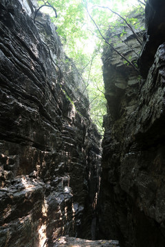 峡谷 山间裂缝