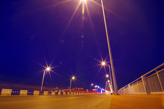 城市道路 路灯 夜景