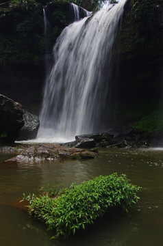 山水 瀑布